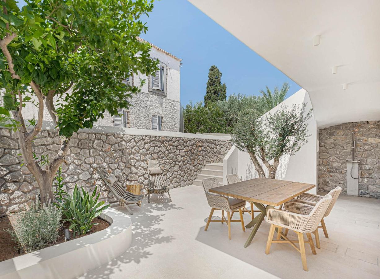 Pearl House - Luxurious New Beach Villa In Spetses Stunning View Ligoneri ภายนอก รูปภาพ