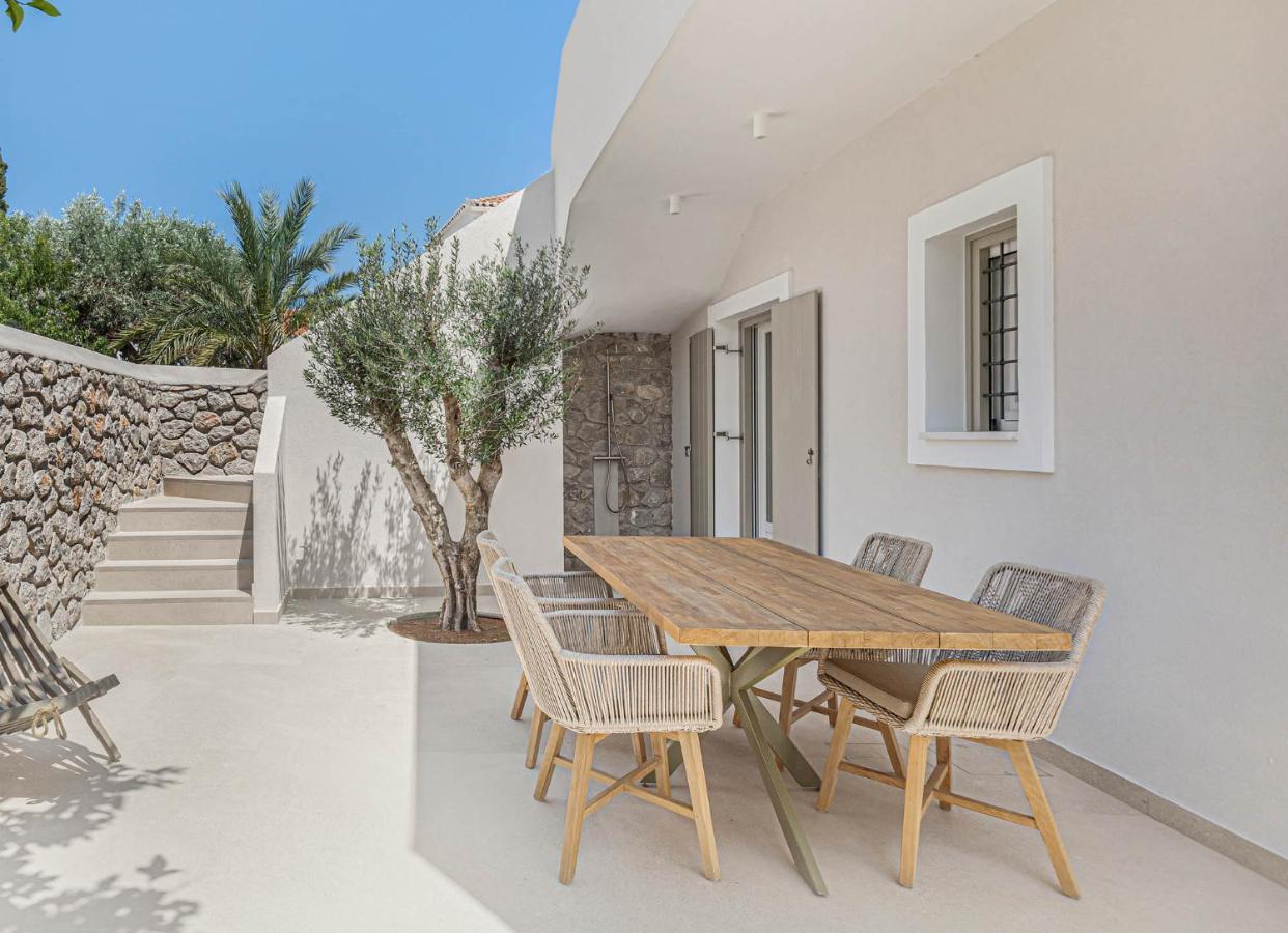 Pearl House - Luxurious New Beach Villa In Spetses Stunning View Ligoneri ภายนอก รูปภาพ